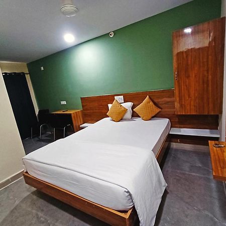 Udupi Deluxe Lodge Gulbarga Kalaburagi Ngoại thất bức ảnh