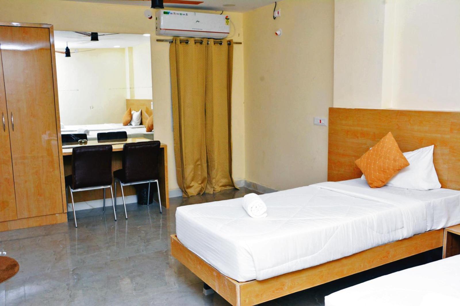 Udupi Deluxe Lodge Gulbarga Kalaburagi Ngoại thất bức ảnh