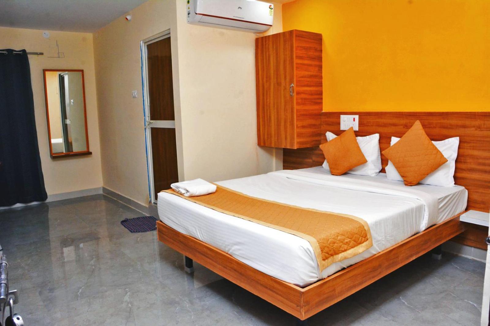 Udupi Deluxe Lodge Gulbarga Kalaburagi Ngoại thất bức ảnh