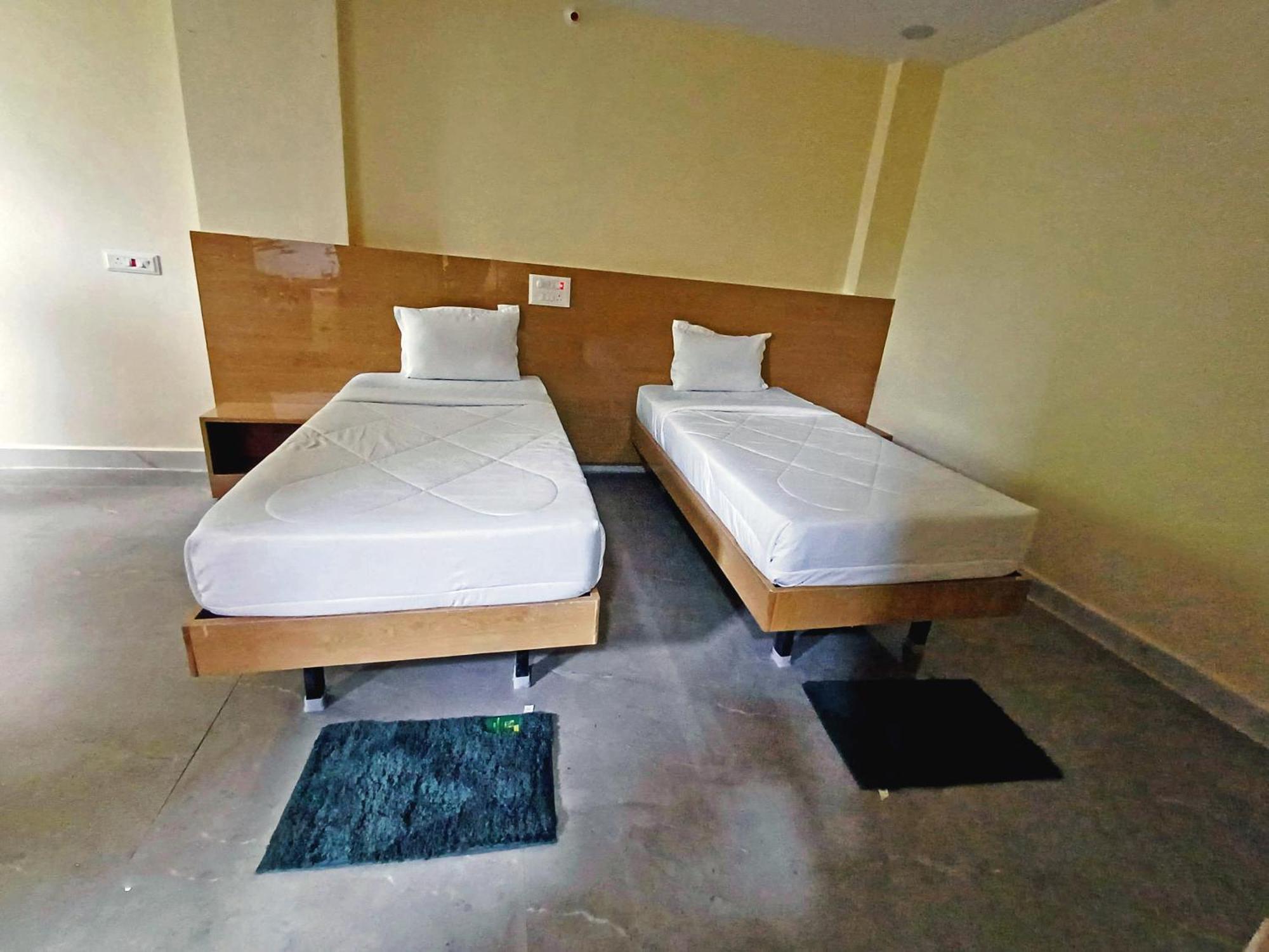 Udupi Deluxe Lodge Gulbarga Kalaburagi Ngoại thất bức ảnh