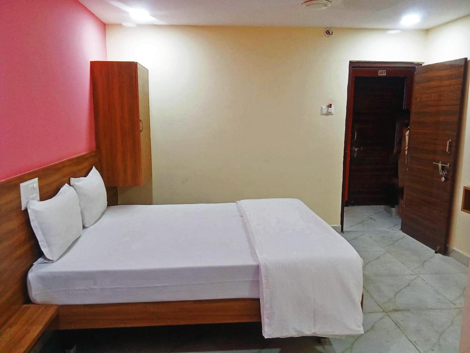 Udupi Deluxe Lodge Gulbarga Kalaburagi Ngoại thất bức ảnh