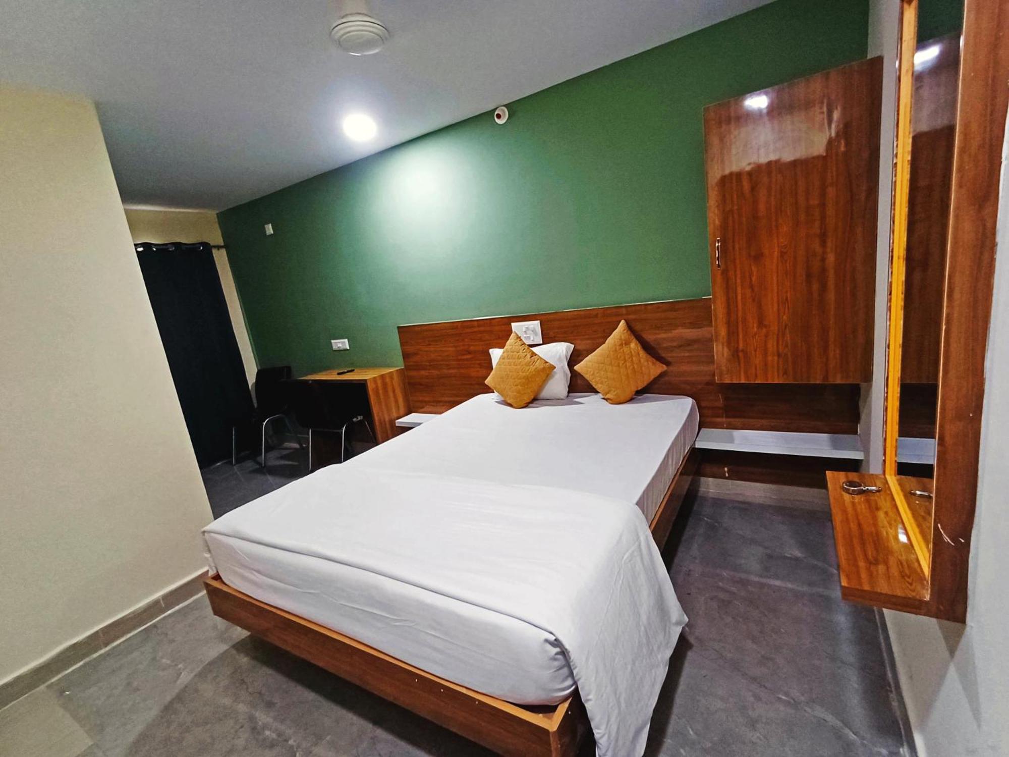 Udupi Deluxe Lodge Gulbarga Kalaburagi Ngoại thất bức ảnh