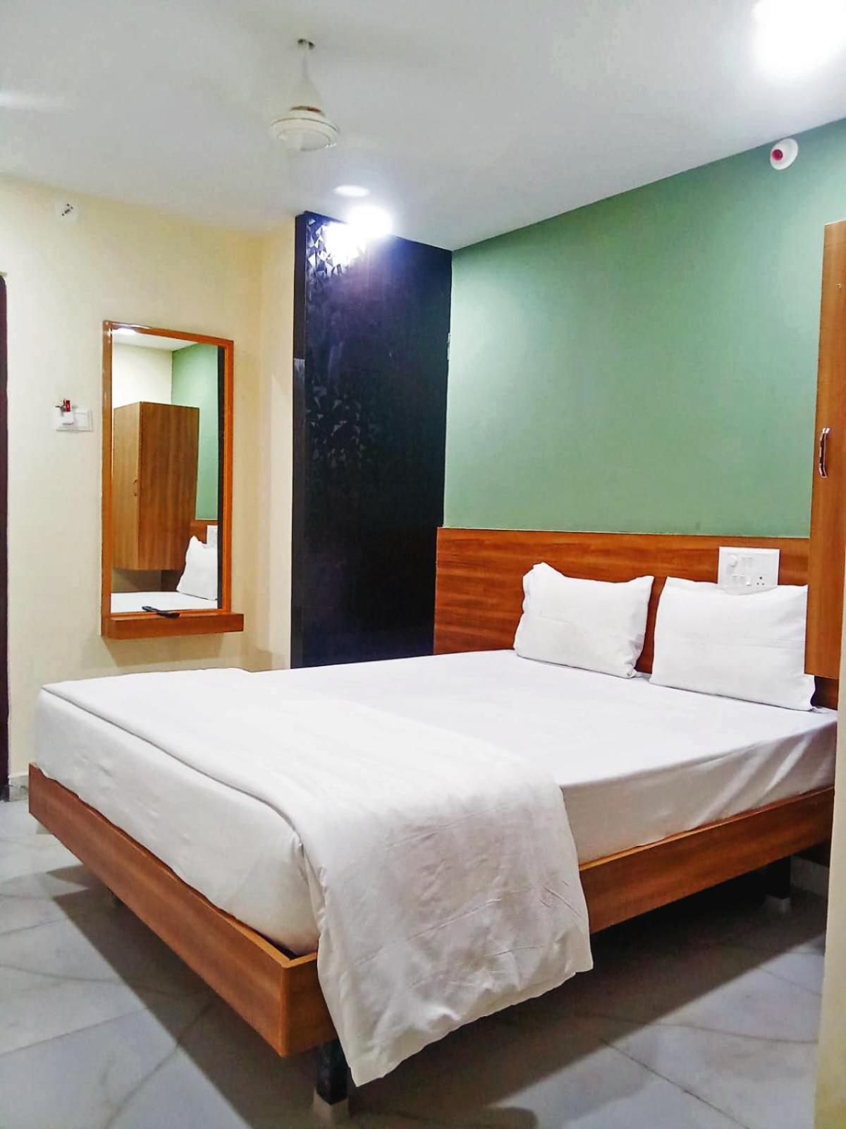 Udupi Deluxe Lodge Gulbarga Kalaburagi Ngoại thất bức ảnh